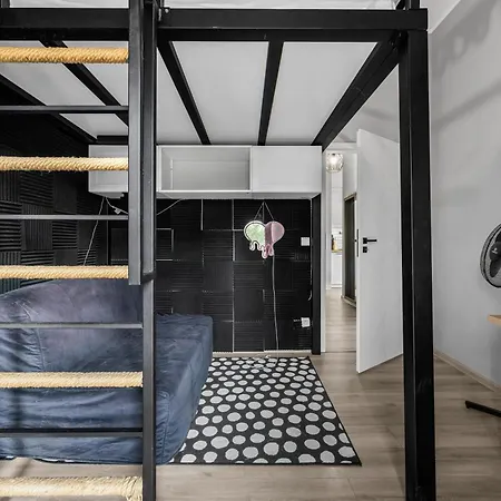 Wola Industrial By Bookinghost Appartement