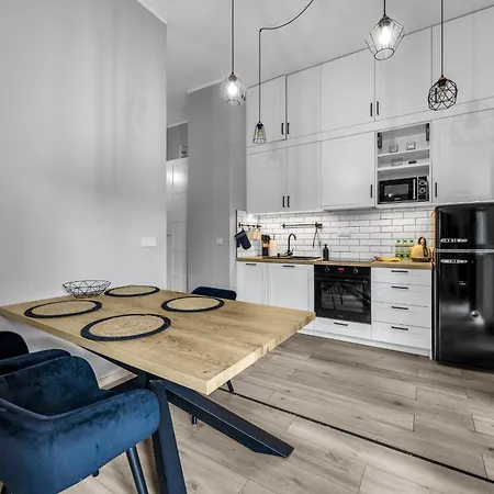 Wola Industrial By Bookinghost Apartman *